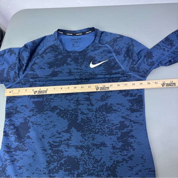 Nike Pro Dri Fit Slim Fit Men's Medium Blue Long Sleeve Activewear Shirt - Picture 8 of 9
